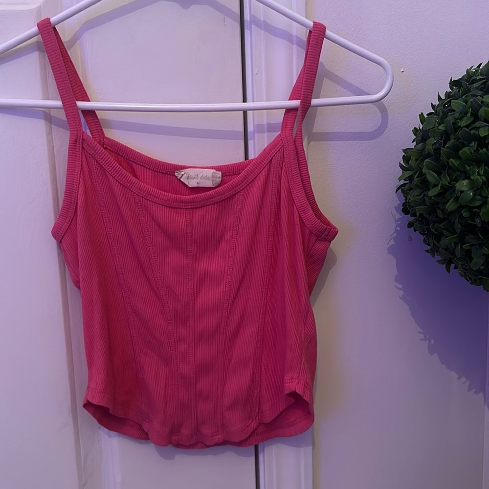 Pretty hot pink Altar’d State cropped tank 😍🩷